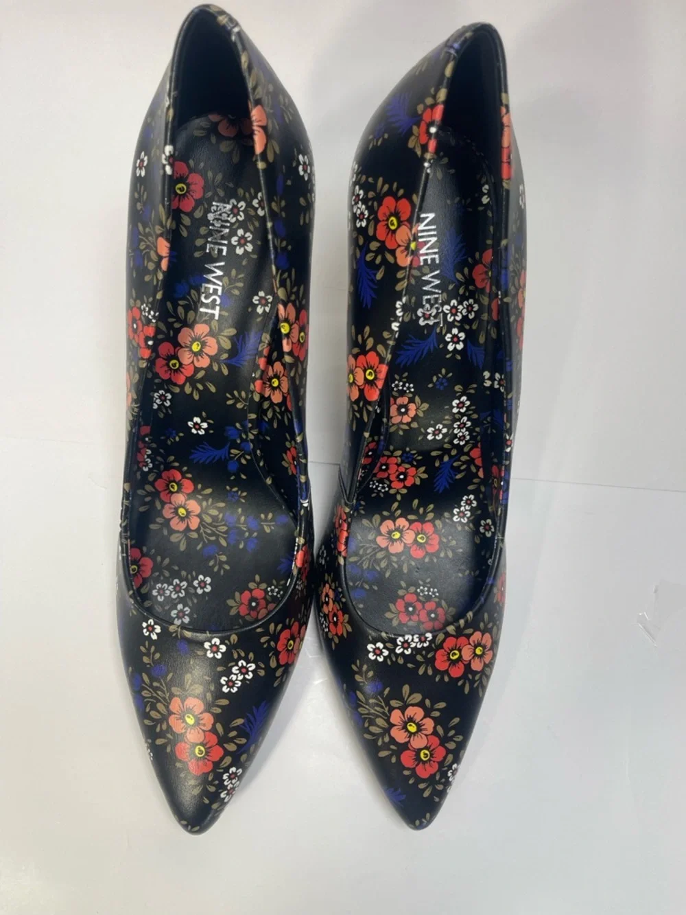 Nine West Black Floral Pointed Pumps with Red and Pink Blooms - Picture 4 of 7